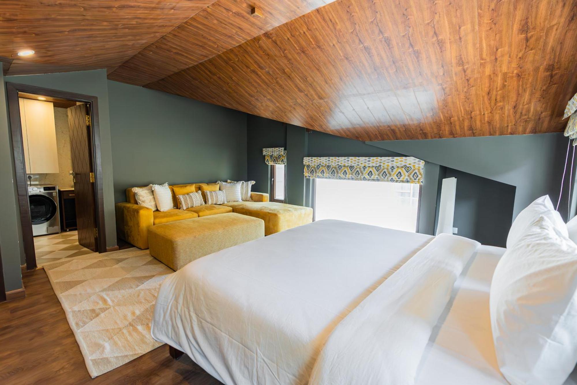 The Manor Luxury Apartments, Shimla 마쇼브라 외부 사진