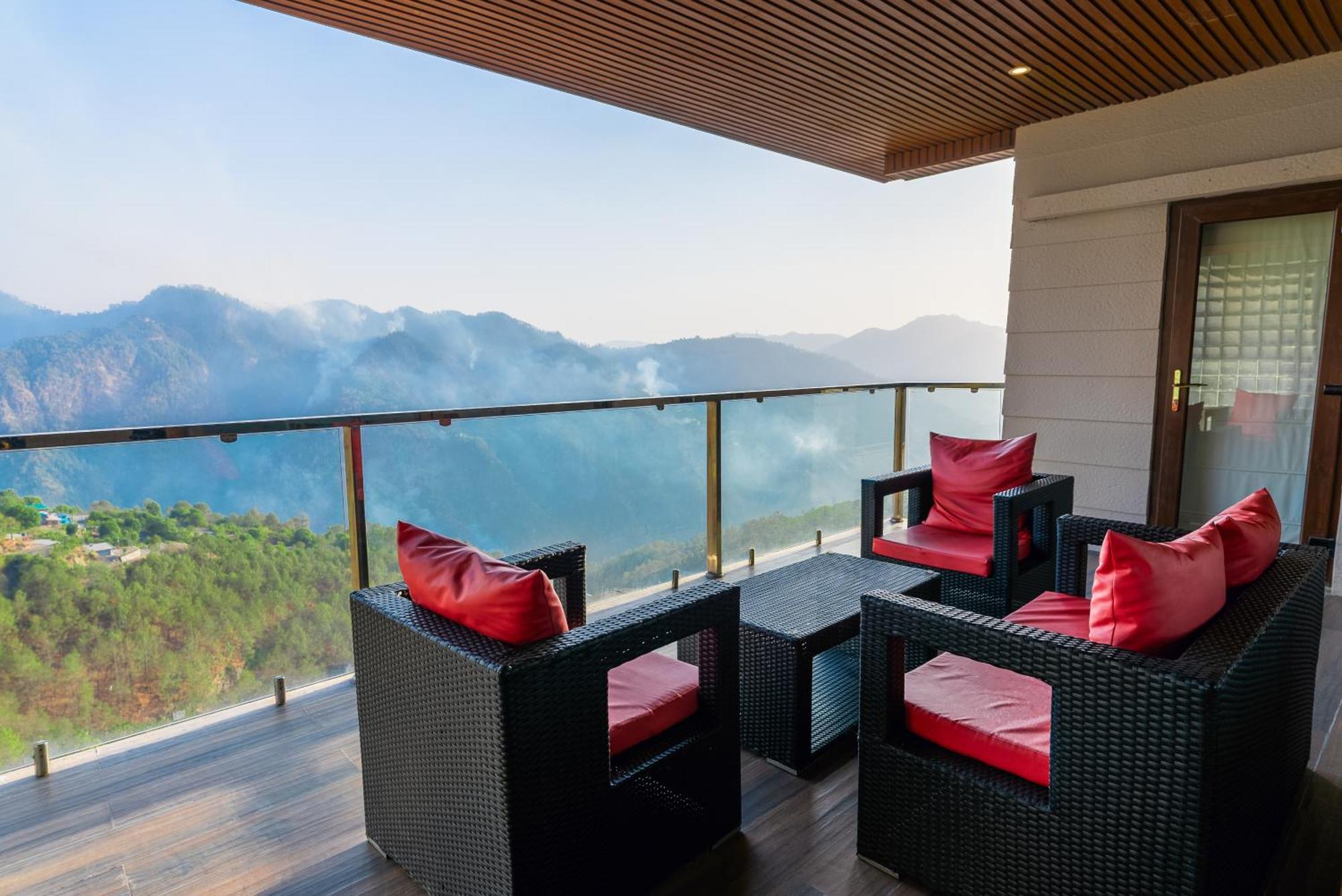 The Manor Luxury Apartments, Shimla 마쇼브라 외부 사진